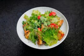 Салат из хрустящих баклажанов