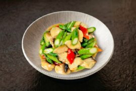 Карп с овощами в устричном соусе