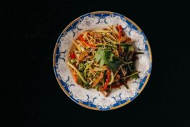 Салат со свиными ушами и огурцом