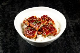 Угорь на гриле с рисом и соусом унаги