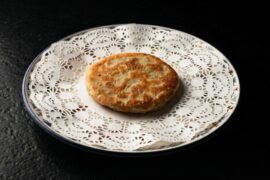 Жареный пирожок с мясом