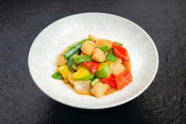 Сахалинский гребешок на воке с овощами