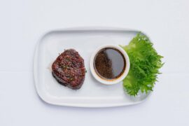 Говядина на огне с острым соевым соусом