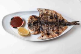 Карп на гриле с соусом на выбор