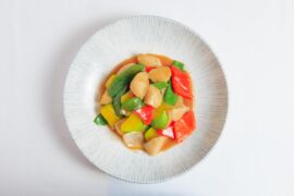 Сахалинский гребешок на воке с овощами